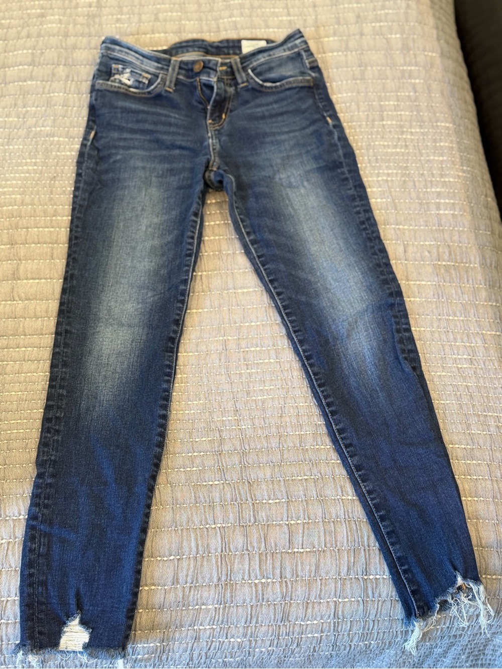 Women's Mid-Dark Blue Skinny Jeans with Subtle Distress